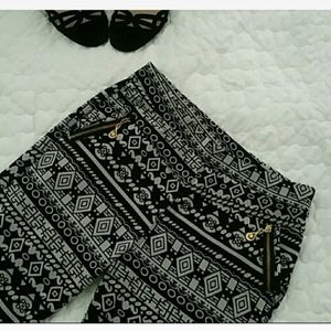 Need help looking for these exact leggings!!!!